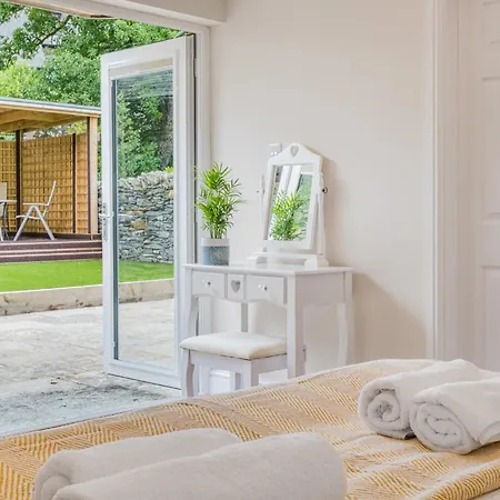 2 Bed In Windermere 78288 Holiday home Bowness-on-Windermere